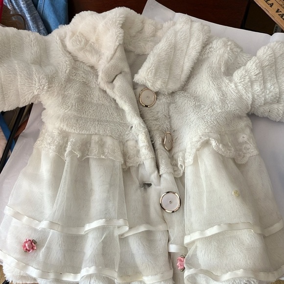 Purad Girl faux fur flouncy coat with tiered  mesh ruffles and lace 2T - Picture 10 of 11